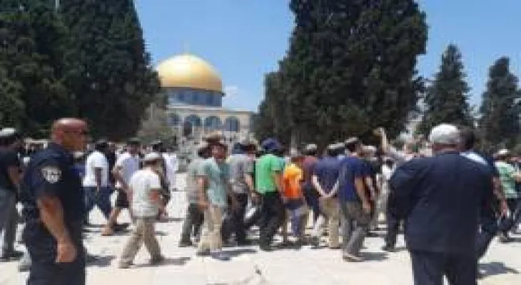 équipe arabe religieuse participe à l'assaut du Dôme du Rocher Sacré