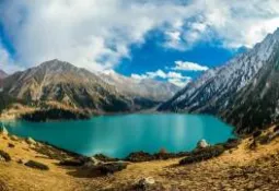 Mati ... les villes les plus grandes du Kazakhstan attirent les touristes de la péninsule Arabique pour des vacances estivales                         
    (translation in French)