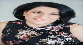 لقاء مع سيدة الأعمال مصممة الأزياء  نادية عصفور