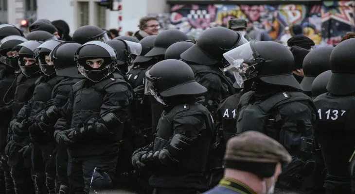 Ottawa police show firmness and storm the protest camp in the strongest law enforcement display