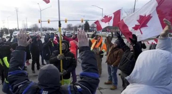 Ottawa ... Protesters drag children and the police protect them and take them to a safe place