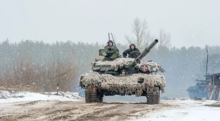 Ukraine recalls reserve soldiers and prepares to impose a state of emergency