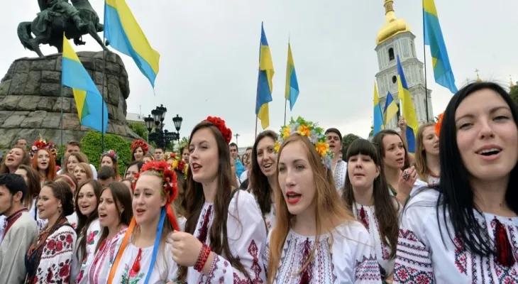 Montreal residents take to the streets to express their solidarity with Ukraine