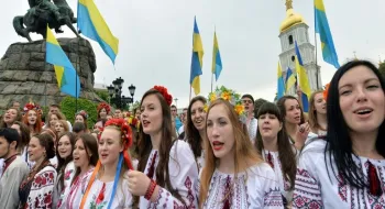 Montreal residents take to the streets to express their solidarity with Ukraine