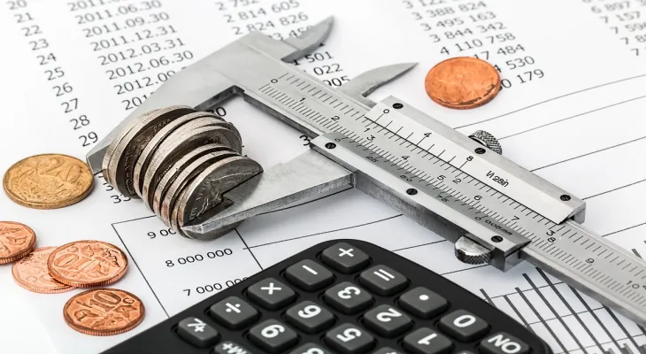 Quebec's Finance Minister presents today's budget for the current year, expected to tackle inflation.