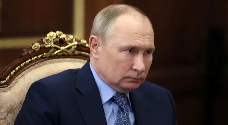 Arabic: Putin restricts the use of foreign computer programs in the country