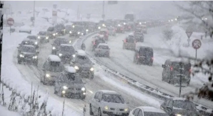 Snowfall hinders the migration of Ukrainian refugees at the border with Poland