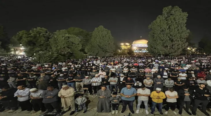50 thousand worshippers performed the Isha and Taraweeh prayers in Al-Aqsa Mosque tonight.
