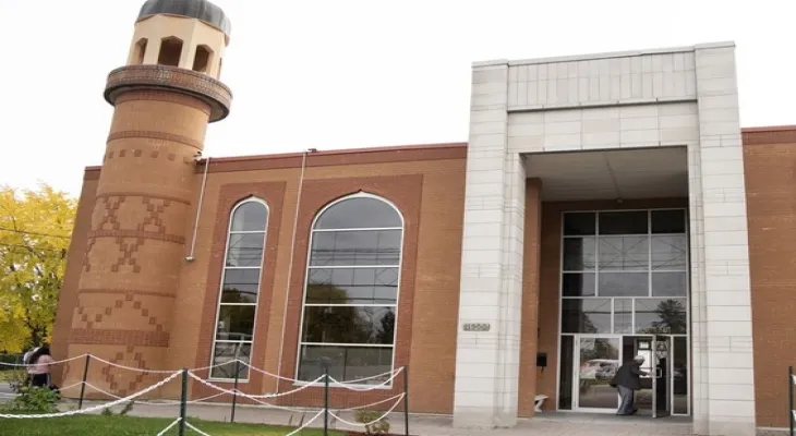 Video ... British Columbia: Mischievous Muslim teenagers scare worshippers