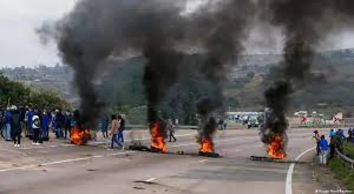 Protesting miners stop South African president's speech