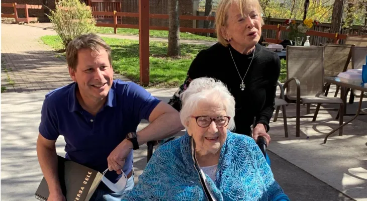 A mother meets her daughter in Toronto after 80 years