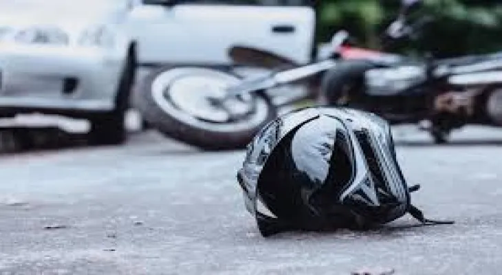 Ontario: Collision between a motorcycle and a bicycle results in one dead and one injured