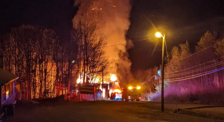 Fire destroys the band's hall in "Bear River First Nation" and police doubt the causes of its outbreak