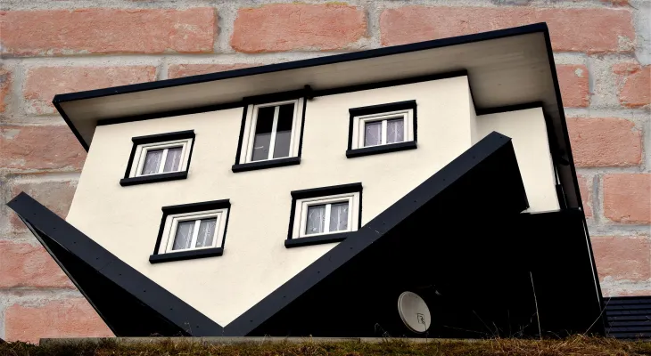 Canadian home prices drop by 6% in April
