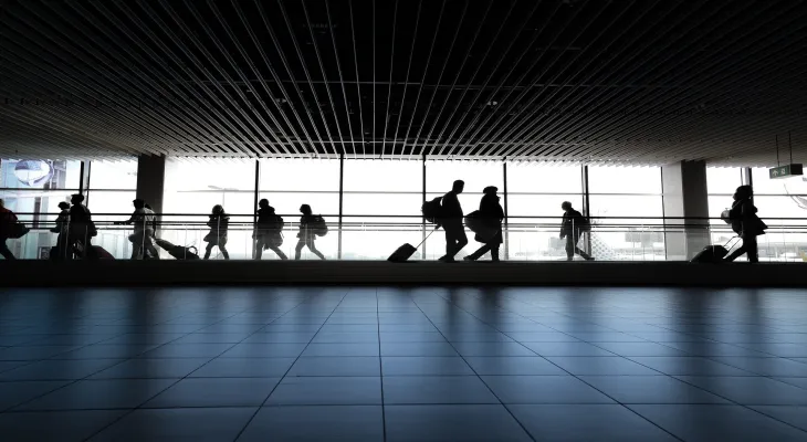 Canadian airports call for the removal of COVID-19 testing requirements to ease backlog