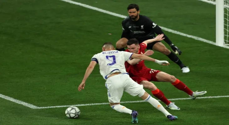 Liverpool and Real Madrid are tied 0-0 at the end of the first half.