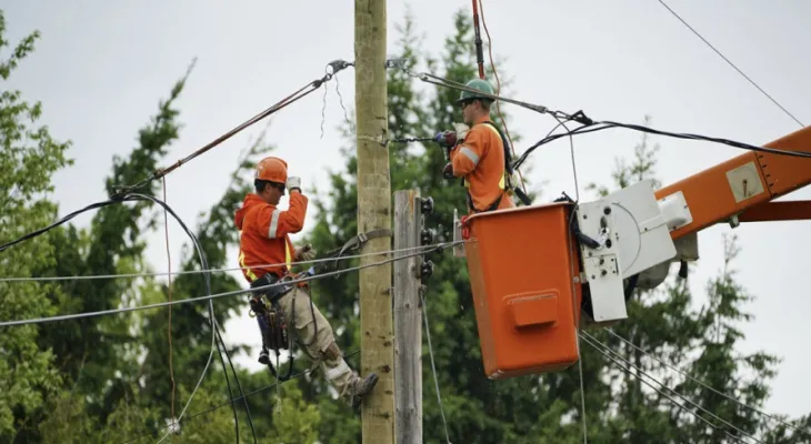 At least 11 dead and more than 48,000 people without electricity so far due to the storm that hit Ontario and Quebec