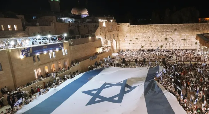 Security deployment of Israeli occupation forces in Jerusalem awaiting the Flag March, and Palestinian factions call for mobilization in Al-Aqsa Mosque.