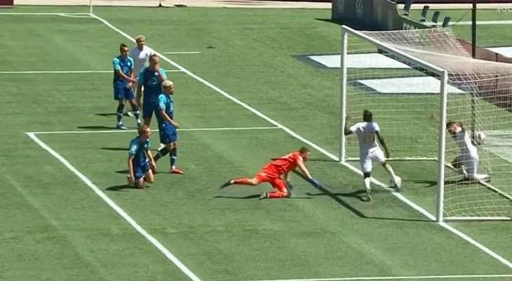 Canada: The strangest historical opportunity in football!.. Striker misses a certain goal