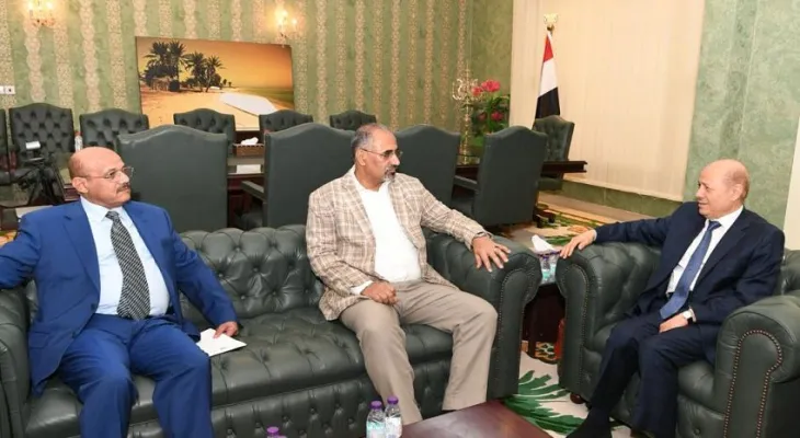 After the meeting of President Al-Alimi with the governor of the bank, exchange rates rose and observers exclude radical reforms for the Yemeni central bank.