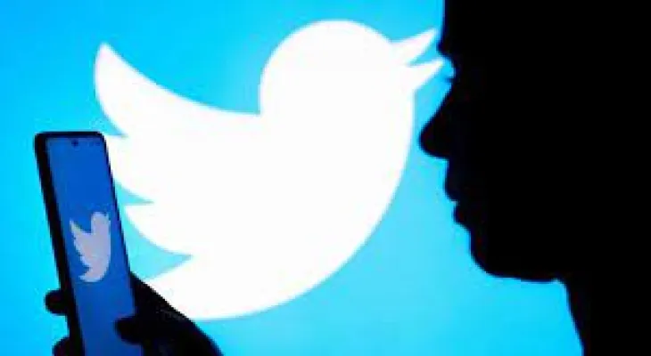 The social media site experiences an outage for one hour