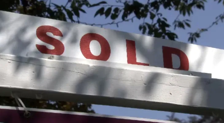 Canada: If you are dreaming of buying a house right now, all you have to do is get a job with an annual salary of $220,000.