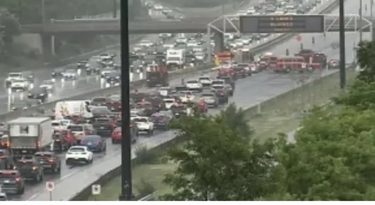 Toronto: Three serious injuries in a collision on the Gardiner Expressway