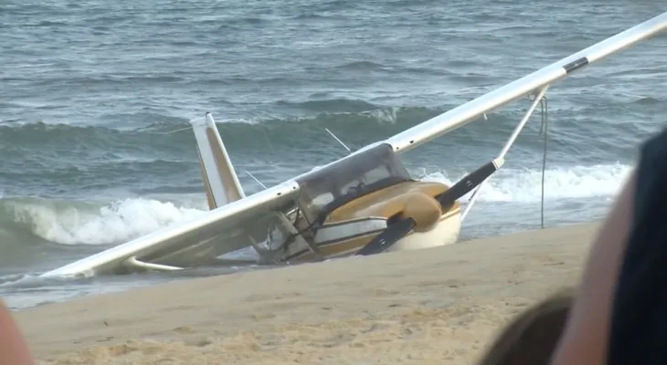 British Columbia: Emergency landing of a plane on Qualicum Beach