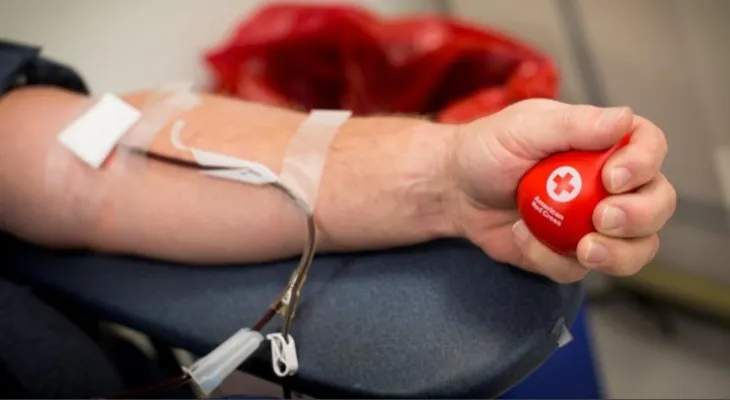 Blood services in Canada resort to money in exchange for finding donors..