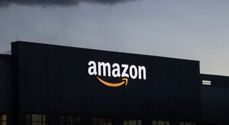 Amazon imposes additional fees on its goods in the US and Canada during the holiday season