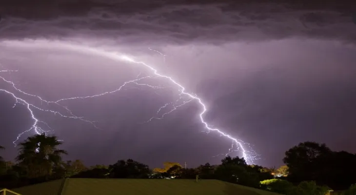 A thunderstorm heading to Toronto may cause rainfall of up to 50 mm