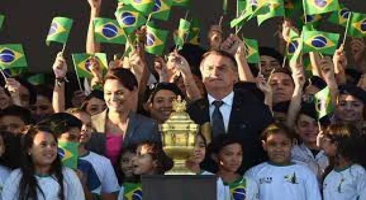 Brazil: On the occasion of its independence, it receives the "Heart of the King of Portugal" in a golden jar