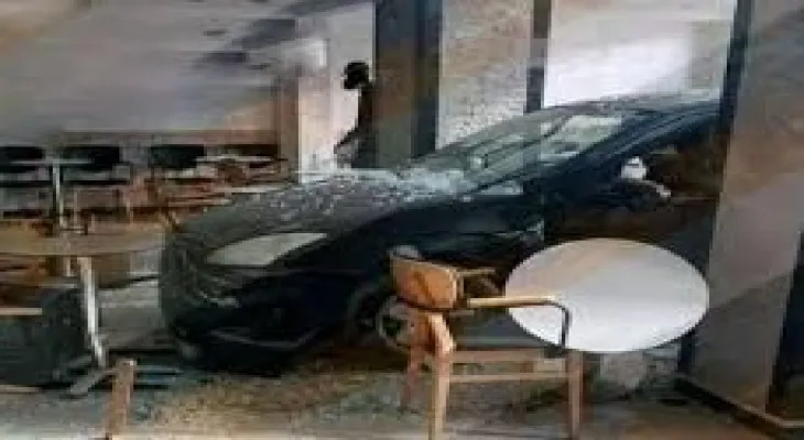 Ontario: Car crashes into tents at Integrated Health Care Centre in Kingston