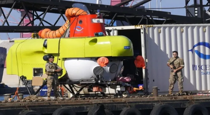 Lebanese submarine finds 10 bodies on board a sunken migrant ship