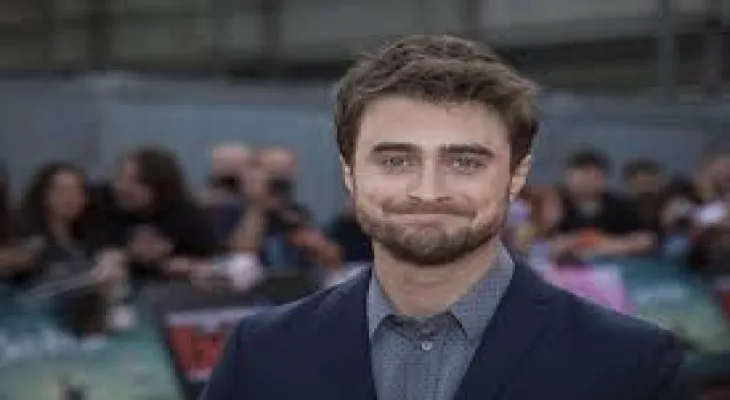 Actor "Matthew Lewis" in the role of "Harry Potter" criticizes Air Canada during his travel to Toronto