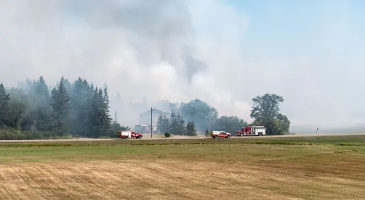 Alberta: Fire control near Carstairs