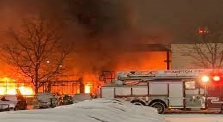 Fire in a former vacant school in Sarsfield and Ottawa Fire Service intervenes