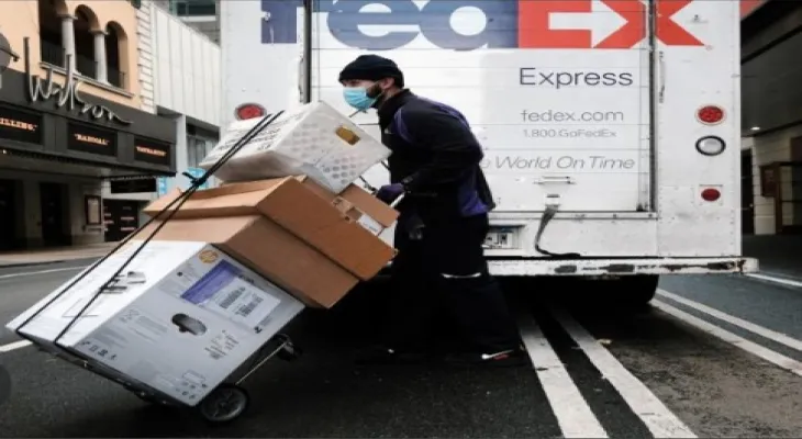 FedEx warns of a global recession and lowers sales forecasts by half a billion dollars