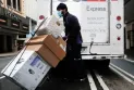 FedEx warns of a global recession and lowers sales forecasts by half a billion dollars