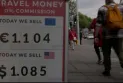 The pound sterling falls amid concerns over tax cuts