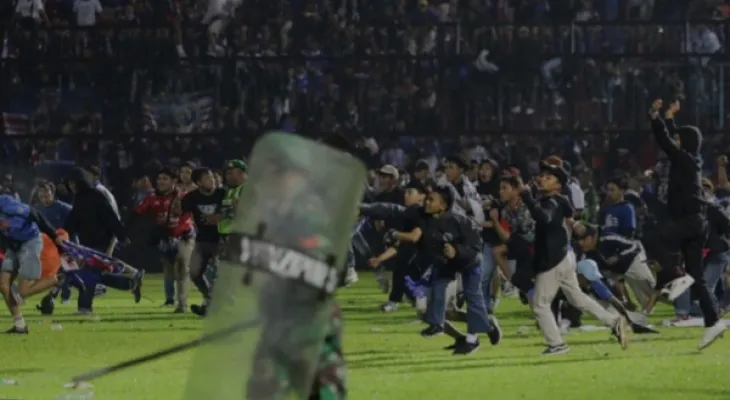174 killed after a crowd crush of fans leaving a football match in Indonesia