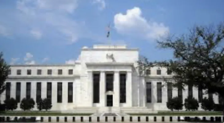 The US dollar is in a state of waiting for Federal Reserve decisions, and multiple scenarios exist.