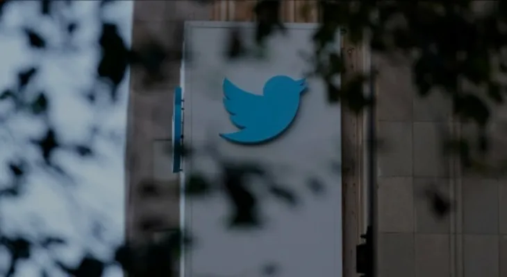 Twitter users can soon get a "blue check" for a monthly fee of 8 US dollars.