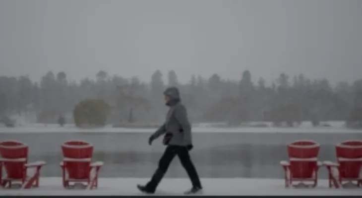 The Canadian Environmental Agency warns of the dangers of traveling on roads in parts of Ontario due to heavy snowfall.