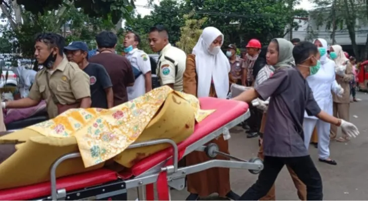 Indonesia: Dozens killed and hundreds injured in an earthquake that struck Java Island