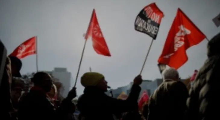 Ontario education workers decide to accept the government deal by December 5