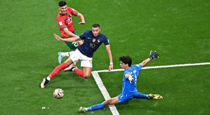The French and Moroccan police enter a challenge about who will win in the match between their national teams