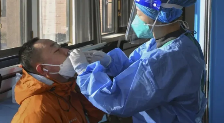 Canadian doctors warn of holiday season which may lead to a rise in COVID-19 infections