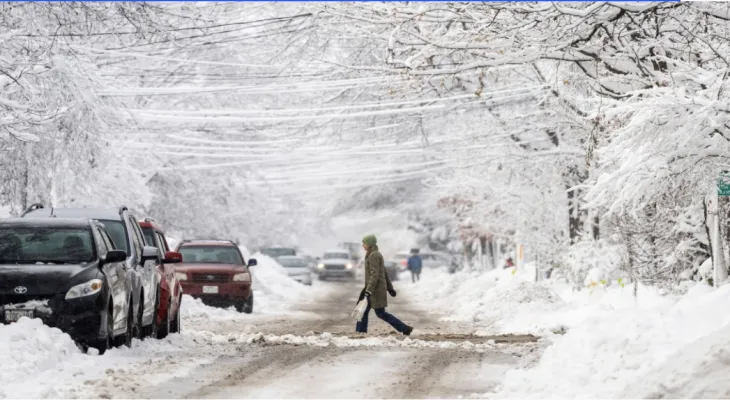 As the storm approaches Ontario and Quebec, wholesale school closures and flight cancellations