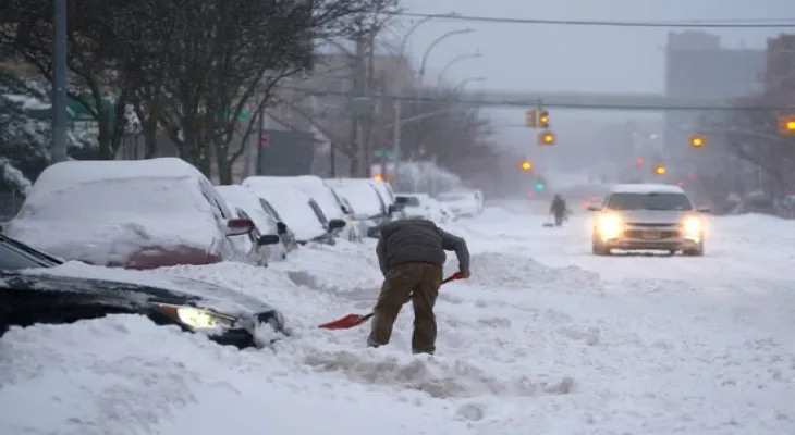 As a result of the snowstorm, the death toll in New York rises to 27 people